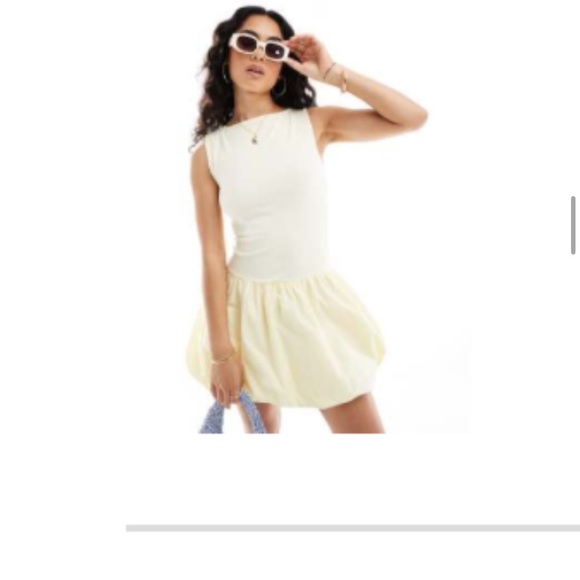 Elegant Yellow Sleeveless Dress - Picture 2 of 2